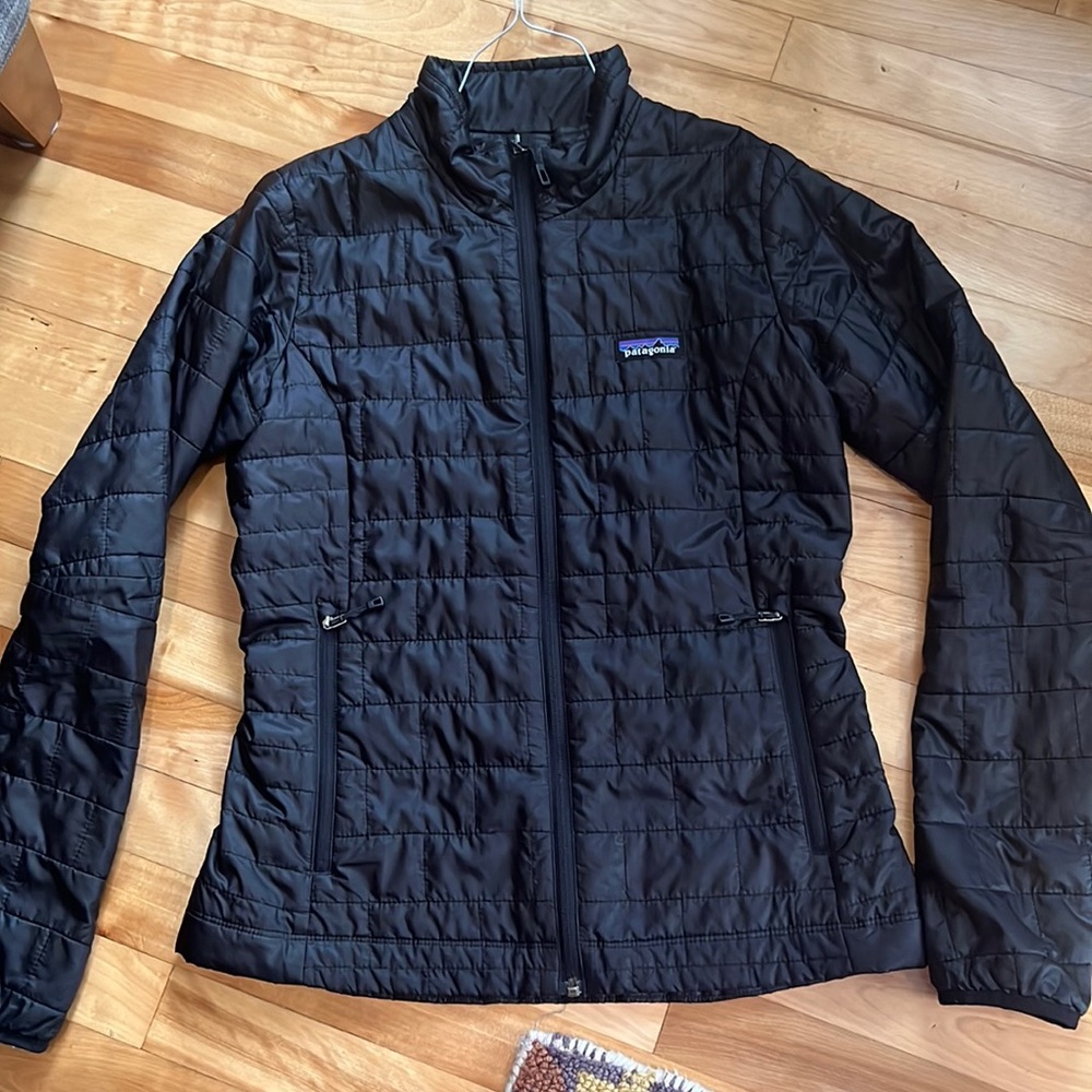 Patagonia Women’s Nano Puff jacket size small